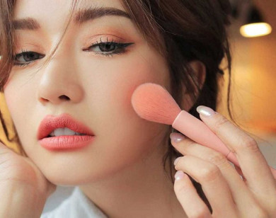 Cách giúp lớp trang điểm bền hơn trong thời tiết nắng nóng