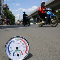 Thời tiết ngày 2/6/2025: Bắc Bộ nắng nóng gay gắt, Nam Bộ có mưa rào và dông