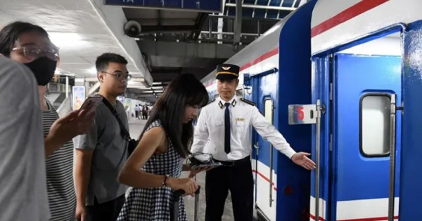 Ngành đường sắt giảm giá vé tàu 10% cho học sinh đi thi và nhập học