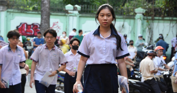 Thi lớp 10 ở TP Hồ Chí Minh: Thí sinh vui mừng vì đề tiếng anh "dễ thở"