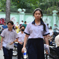 Thi lớp 10 ở TP Hồ Chí Minh: Thí sinh vui mừng vì đề tiếng anh "dễ thở"