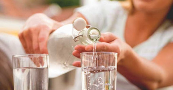 Mùa hè nên uống bao nhiêu nước là đủ?