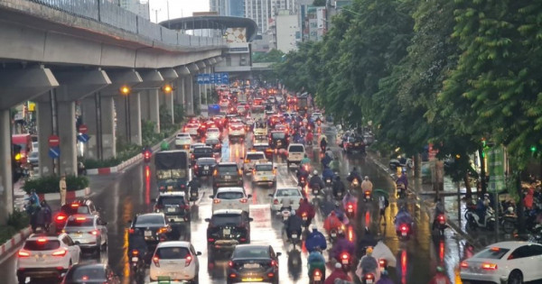 Thời tiết ngày 12/6/2025: Bắc Bộ ngày nắng, Nam Bộ cục mưa to và dông