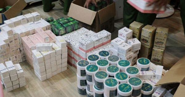 Triệt phá đường dây làm mỹ phẩm giả, phát hiện hơn 10 tấn mỹ phẩm không rõ nguồn gốc