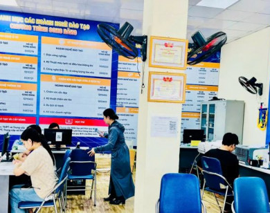 Nhiều phụ huynh, học sinh đăng ký xét tuyển Chương trình 9+