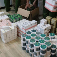 Triệt phá đường dây làm mỹ phẩm giả, phát hiện hơn 10 tấn mỹ phẩm không rõ nguồn gốc