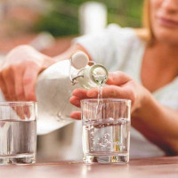 Cách uống nước tốt cho sức khỏe trong mùa hè