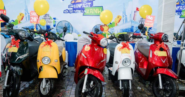 Sắm xe máy VinFast làm dịch vụ, tài xế chia sẻ: “Không bao giờ quay lại xe xăng”