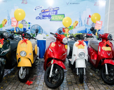 Sắm xe máy VinFast làm dịch vụ, tài xế chia sẻ: “Không bao giờ quay lại xe xăng”
