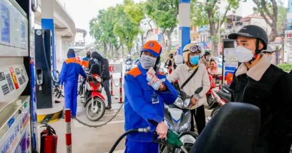 Giá xăng tiếp tục tăng phiên thứ 5 liên tiếp, RON 95 lên 21.500 đồng/lít