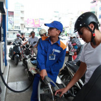 Thấp thỏm với biến động giá xăng, dầu
