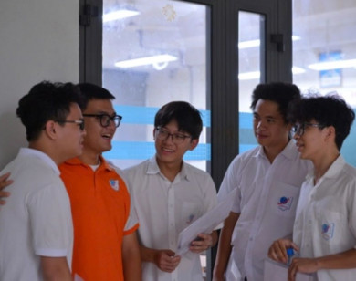 Một kỳ thi, nhiều khoảng lặng