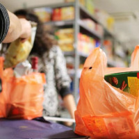 Hà Nội sẽ cấm sử dụng túi ni lông, hộp nhựa xốp khó phân hủy ở chợ