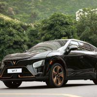 Sở hữu VinFast VF 7 chỉ với hơn 700 triệu đồng: C-SUV mạnh như xe tiền tỷ, chạy lại siêu rẻ