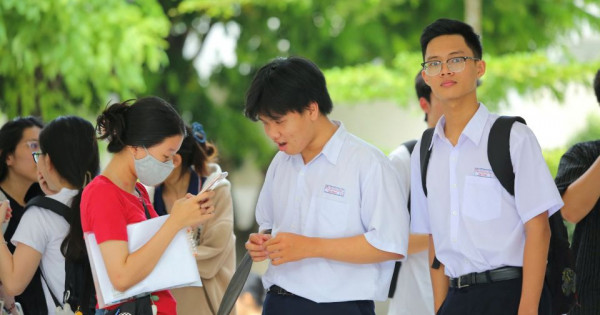 Công bố điểm thi tốt nghiệp THPT 2025: Cả nước có 9 thủ khoa đạt điểm tuyệt đối 30/30