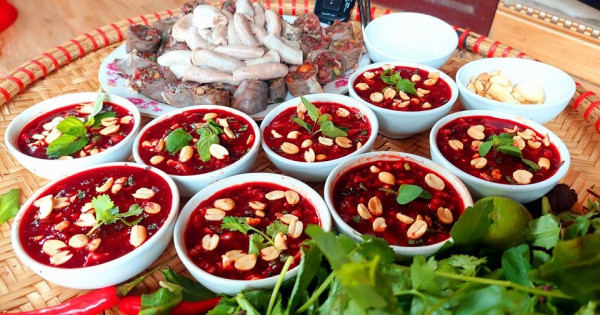 Tiết canh lợn: món khoái khẩu tiềm ẩn mầm bệnh chết người