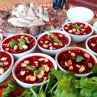 Tiết canh lợn: món khoái khẩu tiềm ẩn mầm bệnh chết người