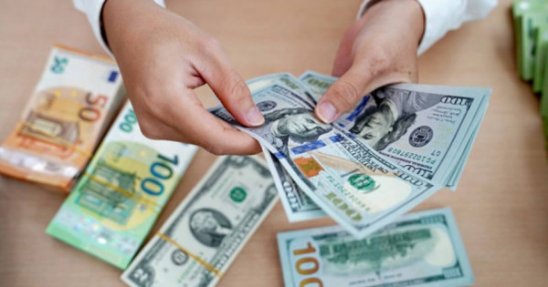 Giá ngoại tệ ngày 18/7/2025: USD bật tăng