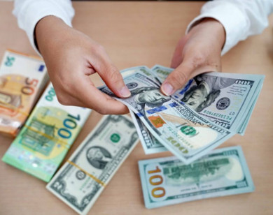 Giá ngoại tệ ngày 18/7/2025: USD bật tăng