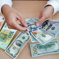 Giá ngoại tệ ngày 18/7/2025: USD bật tăng