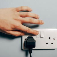 Người dân nên làm gì để sử dụng điện an toàn mùa mưa bão?
