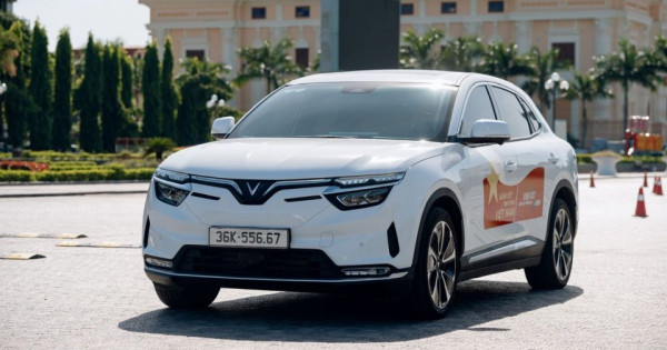 Chủ xe VF 8: Mua nhàn, tiết kiệm cả trăm triệu đồng mà vẫn lái xe như xe sang