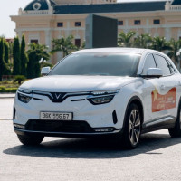 Chủ xe VF 8: Mua nhàn, tiết kiệm cả trăm triệu đồng mà vẫn lái xe như xe sang