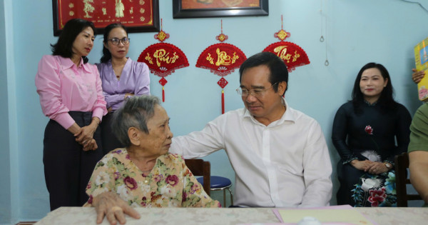 Lãnh đạo TP Hồ Chí Minh thăm, tri ân các gia đình chính sách tại Đặc khu Côn Đảo