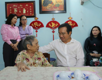 Lãnh đạo TP Hồ Chí Minh thăm, tri ân các gia đình chính sách tại Đặc khu Côn Đảo