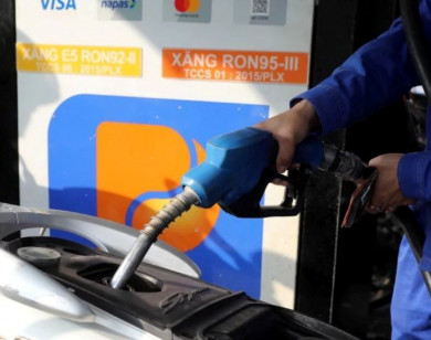 Giá xăng bật tăng trở lại, RON 95 ở mức 19.840 đồng/lít
