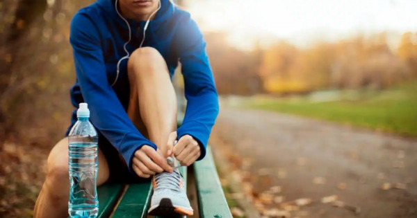 Làm sao để giữ cơ thể đủ nước và điện giải khi tập thể dục mùa hè?