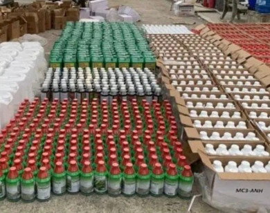 Tây Ninh: Thu giữ hơn 5.000 lít thuốc bảo vệ thực vật nhập lậu