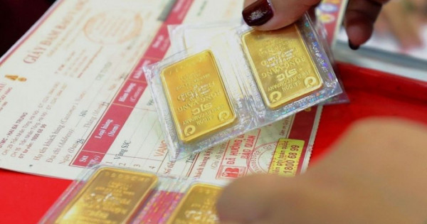 Giá vàng ngày 15/8/2025: SJC thiết lập mốc đỉnh mới, tiến sát 125 triệu đồng/lượng