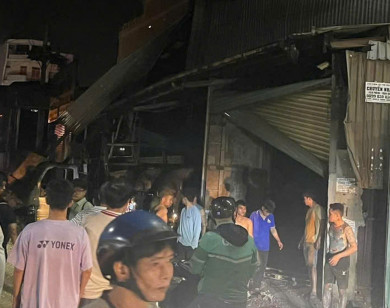 TP Hồ Chí Minh: nổ lớn bên trong công ty kính, nhiều nhà dân bị ảnh hưởng