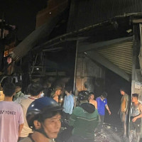 TP Hồ Chí Minh: nổ lớn bên trong công ty kính, nhiều nhà dân bị ảnh hưởng