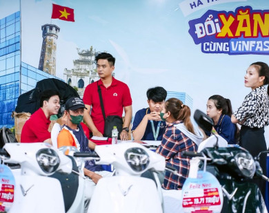 Khách hàng “đổi xăng lấy điện”: Đã có Evo200 Lite nhưng vẫn mua thêm Feliz Neo vì thấy tốt và tiện