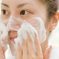 Thu hồi sữa rửa mặt hạt mơ Episode BM Beaumore - tuýp 120g do chứa 'chất lạ'