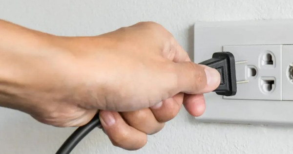 Nguy cơ gây mất an toàn điện có thể xảy ra trong mưa bão và cách phòng tránh