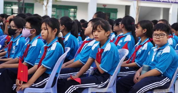 TP Hồ Chí Minh: nhiều trường học không nhận hoa dịp lễ khai giảng