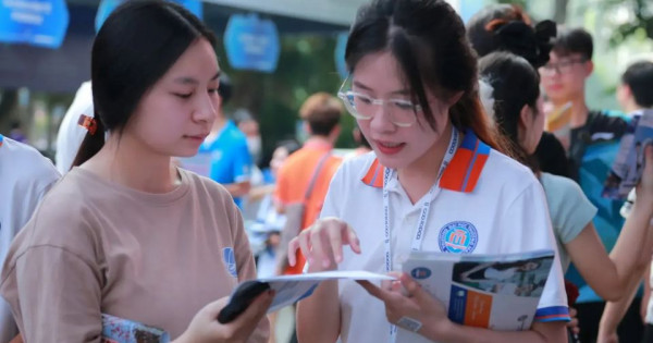 Tuyển sinh 2025: Nhiều thí sinh thở phào, số ít vẫn chênh vênh
