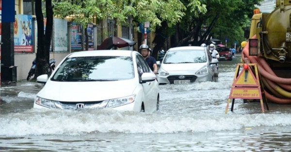 Cần làm lưu ý điều gì khi lái ô tô điện đi qua vùng ngập nước?