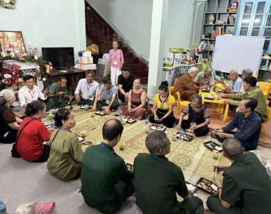 Ngôi nhà đặc biệt đón cựu chiến binh ở miễn phí xem diễu binh, diễu hành A80