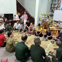 Ngôi nhà đặc biệt đón cựu chiến binh ở miễn phí xem diễu binh, diễu hành A80