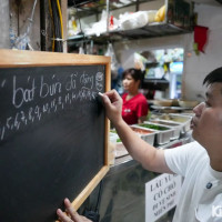 Quán ăn tặng miễn phí cả nghìn suất ăn cho người dân xem diễu binh