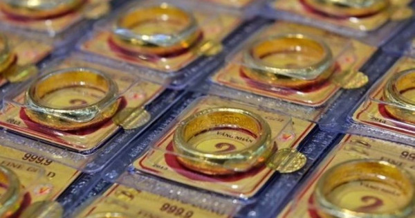 Giá vàng ngày 1/9/2025: SJC "neo" đỉnh, ở mốc 130,6 triệu đồng/lượng