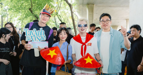 Lee Kwang Soo bất ngờ xuất hiện tại sân bay Tân Sơn Nhất dịp 2/9