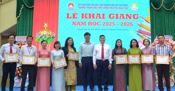 Trường THPT Nguyễn Công Trứ: Rực rỡ năm cũ, đặt mục tiêu "chuyển đổi số" cho năm học mới