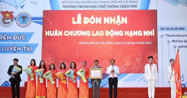 Học sinh TP Hồ Chí Minh tưng bừng tham gia khai giảng năm học mới 2025 – 2026