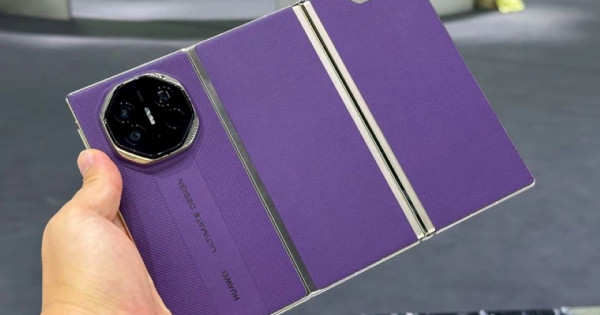 Huawei trình làng điện thoại gập ba Mate XT Ultimate Design