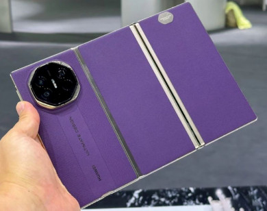 Huawei trình làng điện thoại gập ba Mate XT Ultimate Design